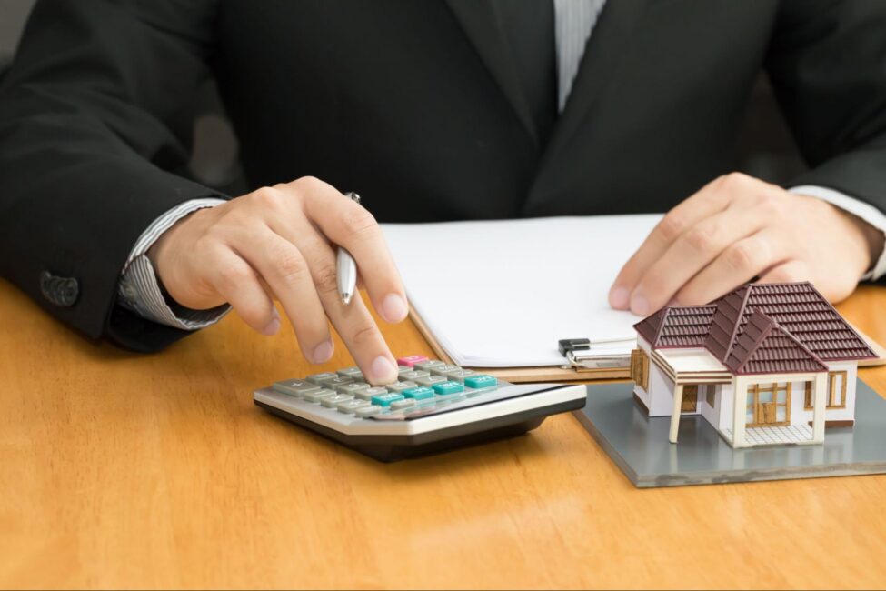 Lender using credit score to calculate mortgage 
