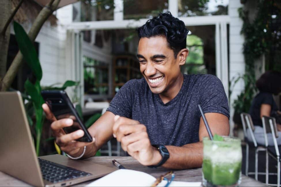 Man applying for a checking account to get a debit cardÂ