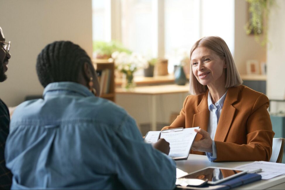 Lender speaking with borrowers about no credit score loan requirements 