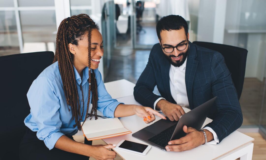 Lender and borrower going over the no credit score loan application